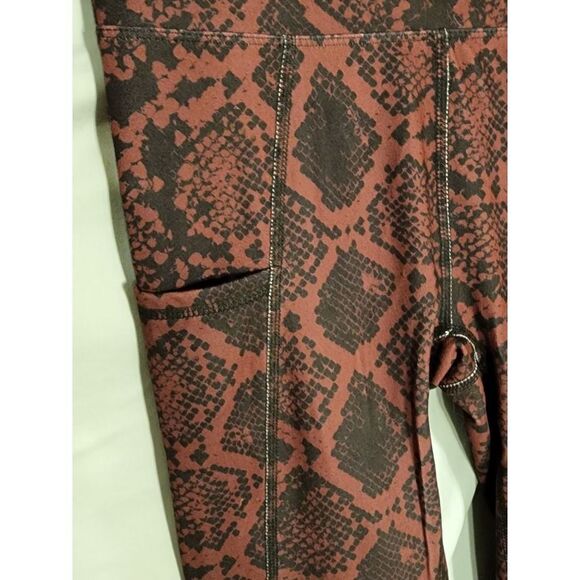 Tahari Sport Leggings, Ultra soft, NWT Size 2/S - Picture 4 of 4